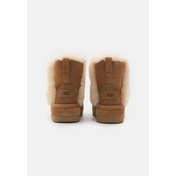 UGG CLASSIC CHILLAPEAK Botines con plataforma chestnut