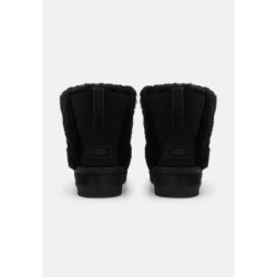 UGG CLASSIC CHILLAPEAK Botines con plataforma black