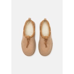 UGG TASMAN CRAFTED REGENERATE UNISEX Mocasines sand