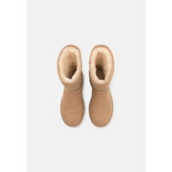 UGG CLASSIC SHORT II Botines sand