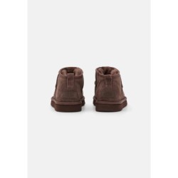UGG CLASSIC ULTRA MINI Botines bajos burnt cedar