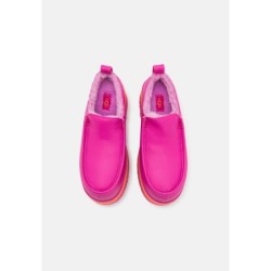 UGG URSEEN PLATFORM Mocasines raspberry
