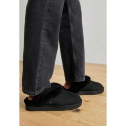 UGG CLASSIC SLIPPER II Pantuflas black