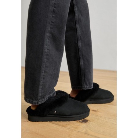 UGG CLASSIC SLIPPER II Pantuflas black