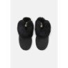UGG CLASSIC SLIPPER II Pantuflas black