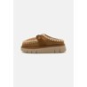 Mou BOUNCE LOGO Sandalias planas cognac