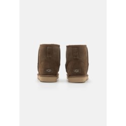 UGG CLASSIC MINI Botines Nueces de pecan