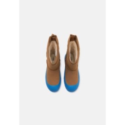 UGG CLASSIC SHORT WEATHER HYBRID Botas para la nieve Castañas