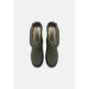 UGG CLASSIC SHORT WEATHER HYBRID Botas para la nieve Noche del bosque