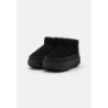 UGG VENTURE DAZE ULTRA MINI UNISEX Botas para la nieve Negro