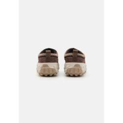 UGG VENTURE DAZE UNISEX Mocasines Castañas