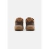 UGG CAPTRAIL Zapatillas Castañas