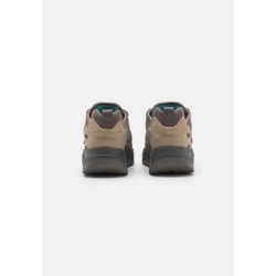 UGG CAPTRAIL Zapatillas thunder cloud