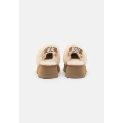 UGG FUNKETTE Sandalias chestnut