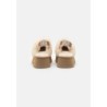 UGG FUNKETTE Sandalias chestnut