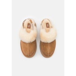 UGG FUNKETTE Sandalias chestnut