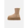 UGG CLASSIC DIPPER Botines con plataforma sand
