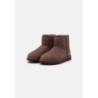 UGG CLASSIC MINI II Botines bajos burnt cedar