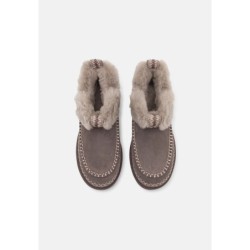 UGG CLASSIC ULTRA MINI ALPINE Mocasines thunder cloud