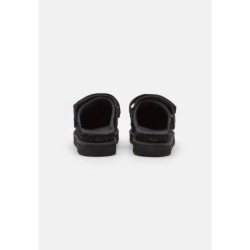 UGG GOLDENSTAR Pantuflas black