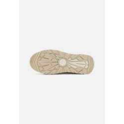 UGG CAPTRAIL LOW Zapatillas light beige