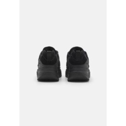 UGG CAPTRAIL LOW Zapatillas black