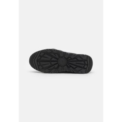 UGG CAPTRAIL LOW Zapatillas black