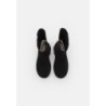UGG CLASSIC TWIN SEAM NEW HEIGHTS Botines con plataforma black