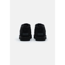 UGG CLASSIC ULTRA MINI Botines bajos black