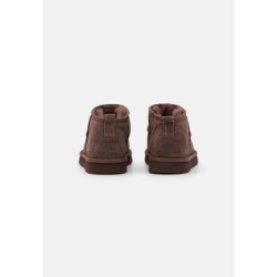 UGG CLASSIC ULTRA MINI Botines bajos burnt cedar
