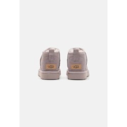 UGG CLASSIC ULTRA MINI Botines bajos pale smoke