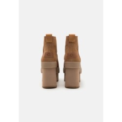 UGG NEW HEIGHTS PLATFORM MINI Botines de tacón chestnut