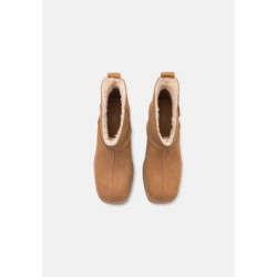 UGG NEW HEIGHTS PLATFORM MINI Botines de tacón chestnut