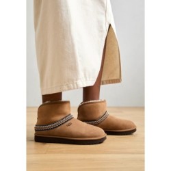 UGG CLASSIC MINI CRESCENT Botines bajos chestnut