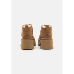 UGG CLASSIC ULTRA MINI NEW HEIGHTS Botines bajos chestnut