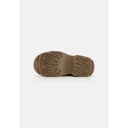 UGG CLASSIC SHORT NEW HEIGHTS Botines con plataforma chestnut