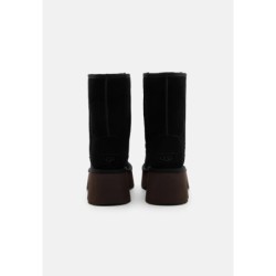 UGG CLASSIC SHORT NEW HEIGHTS Botines con plataforma black