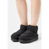 UGG CLASSIC Botas para la nieve black