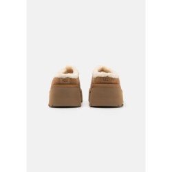 UGG NEW HEIGHTS COZY Sandalias chestnut