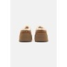 UGG NEW HEIGHTS COZY Sandalias chestnut
