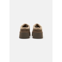UGG NEW HEIGHTS COZY Sandalias hickory