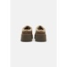 UGG NEW HEIGHTS COZY Sandalias hickory
