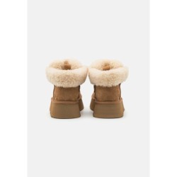 UGG FUNKARRA CABIN CUFF Botines bajos chestnut