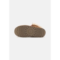 UGG FUNKARRA CABIN CUFF Botines bajos chestnut