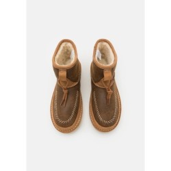 UGG CAMPFIRE CRAFTED REGENERATE UNISEX Botines chestnut